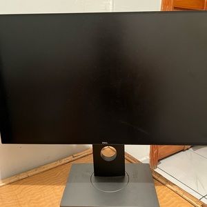 Dell Ultra Sharp 24 Inch Monitor